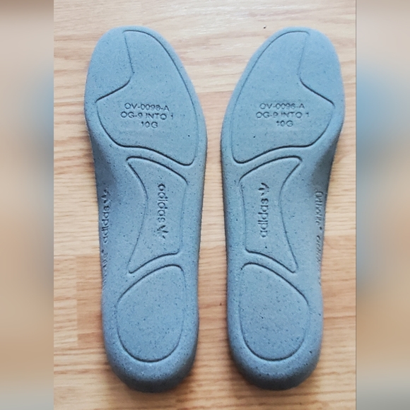 Superstar Adidas white shoes 10.5 - Picture 7 of 13